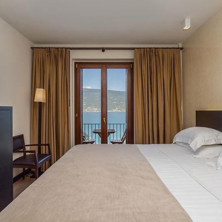 Hotel Meandro - Lake View 가르냐노 외부 사진