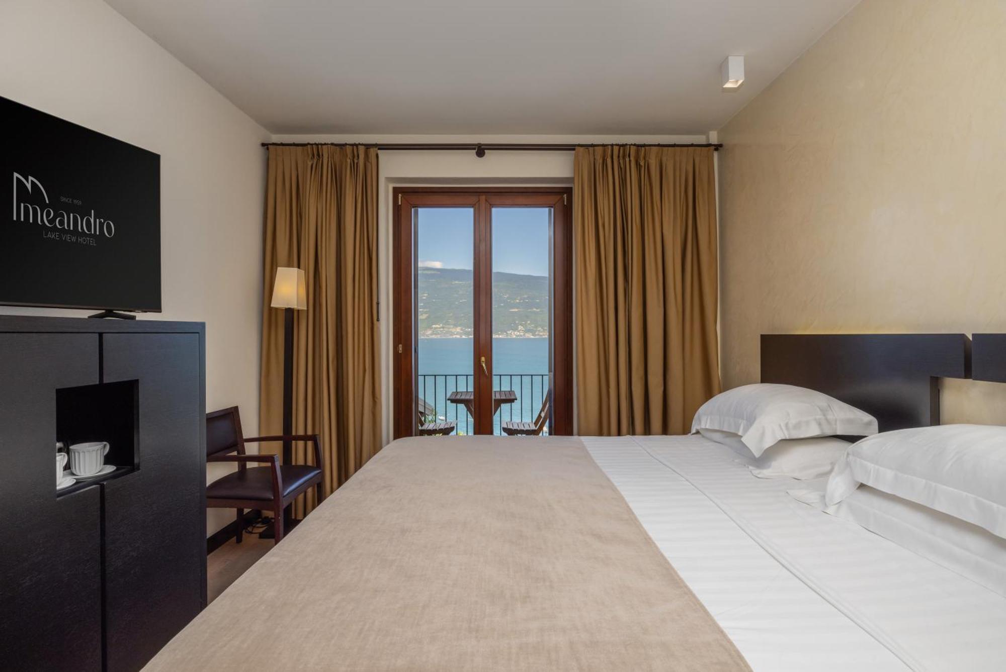 Hotel Meandro - Lake View 가르냐노 외부 사진