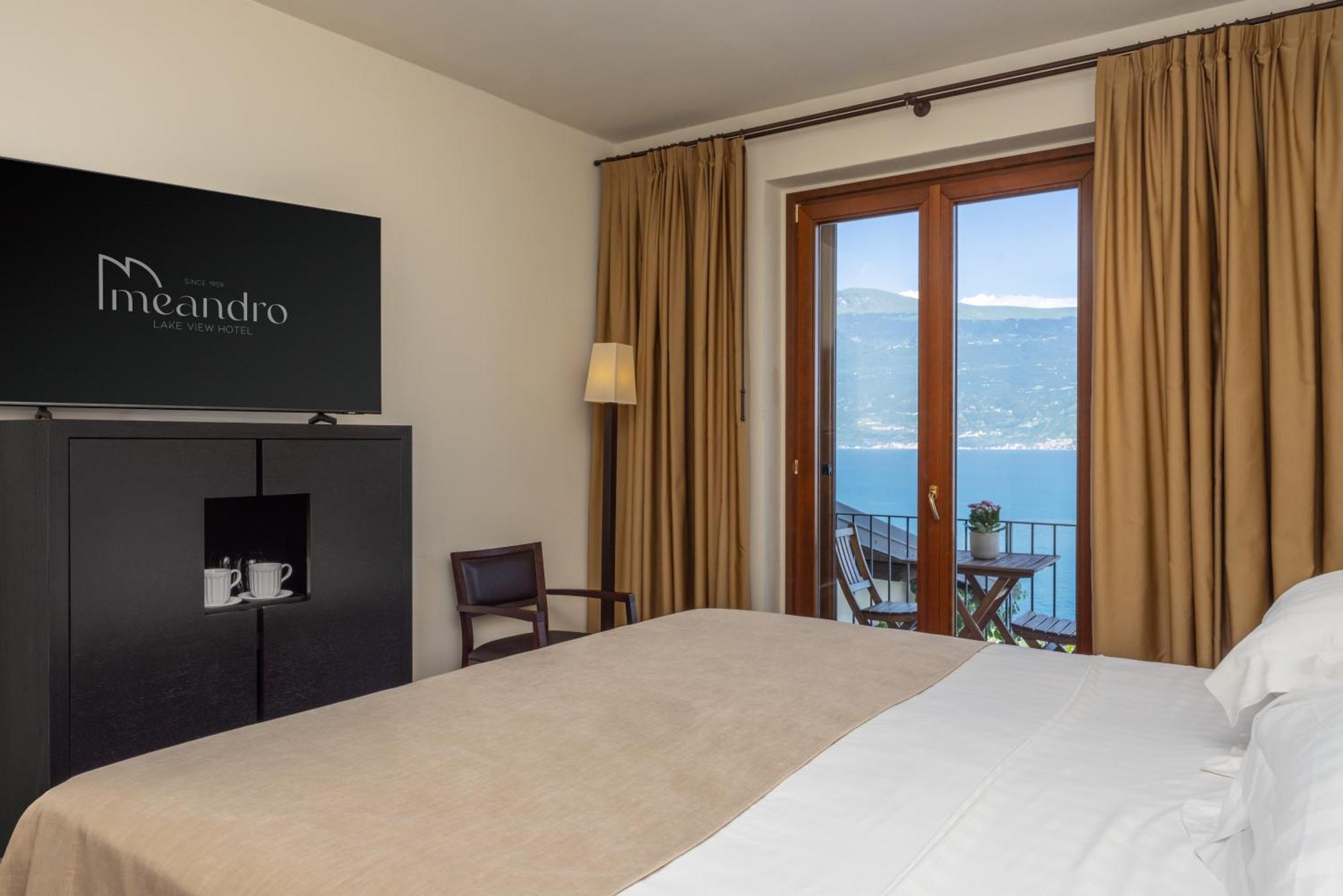 Hotel Meandro - Lake View 가르냐노 외부 사진